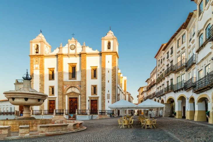 Giraldo Square